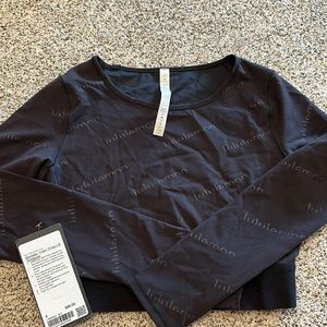 Brand new lululemon top with tags!!